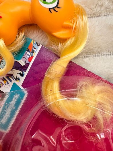Hasbro My Little Pony Friends Applejack B8924 C1139 figure Only Please see photos