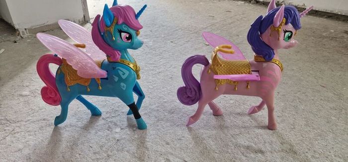 Shimmer & Shine Interactive Magical Flying Zahracorns Bundle (Pair)