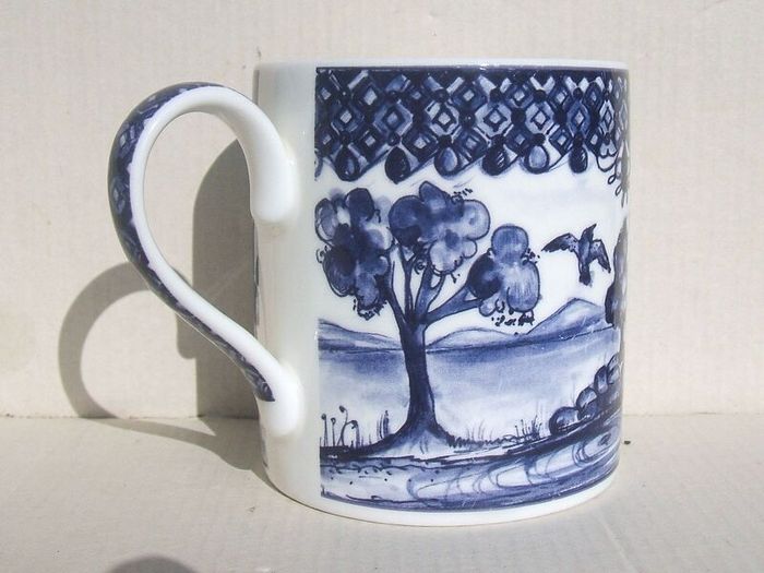 An attractive fine bone china mug with a chinoiserie pattern in an underglaze blue.