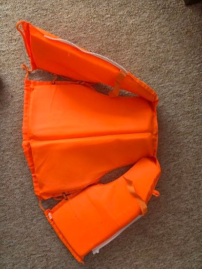 Kids floatie vest / life jacket with whistle for 6-8 years old