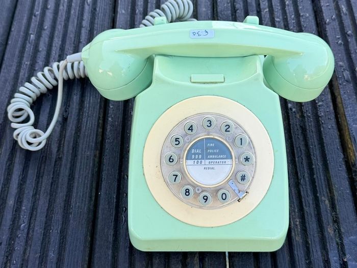 vintage collectable turquoise???? phone