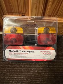 Magnetic lights