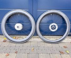 Carbon bicycle wheels