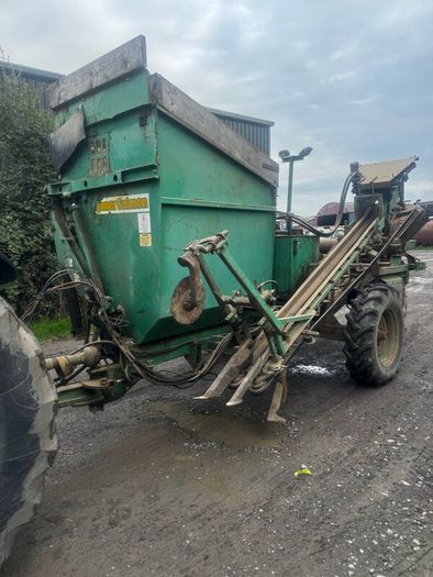 Beet harvester