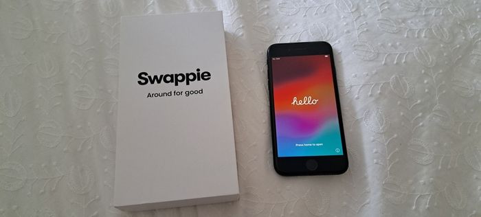 iPhone SE (2020) 64 GB Unlocked Black Excellent Condition