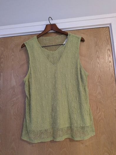 Small Bundle Blouses X 4 & 2 Dresses. S. 18.  Available for 2 weeks..