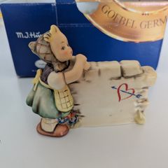 Hummel #827 - Daydreamer (Mint condition)