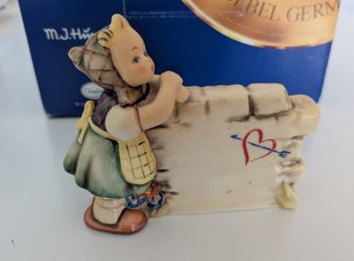 Hummel #827 - Daydreamer (Mint condition)