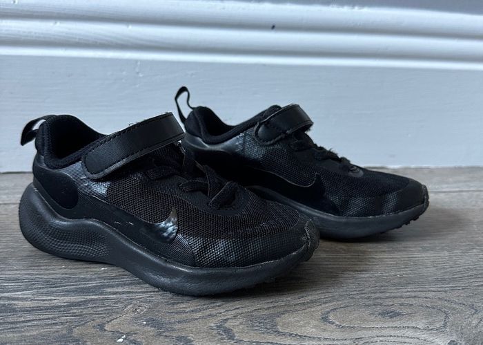 Nike Black Kids Sports Trainers