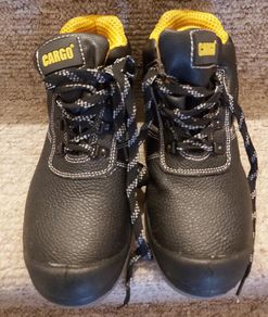 Safety boots size 5/38