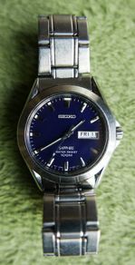 Seiko Sapphire Midsize Mens Watch Blue Dial Battery- works well