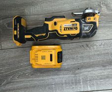 DEWALT 18V XR brushless cordless oscillating multi-tool