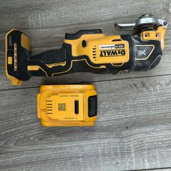 DEWALT 18V XR brushless cordless oscillating multi-tool