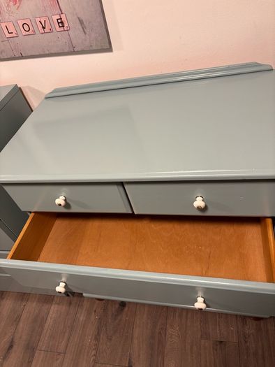 Chest of drawers