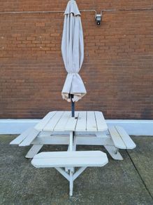 Picnic bench