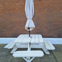 Picnic bench