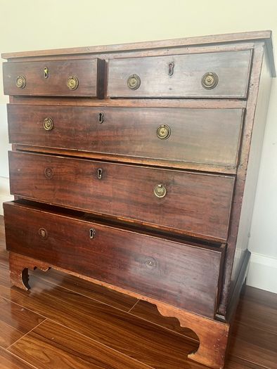 Mahogany chest of drawers