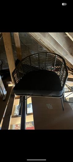 2 patio chairs with cushions 20euro each or 2 for 30euro