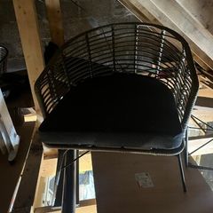 2 patio chairs with cushions 20euro each or 2 for 30euro