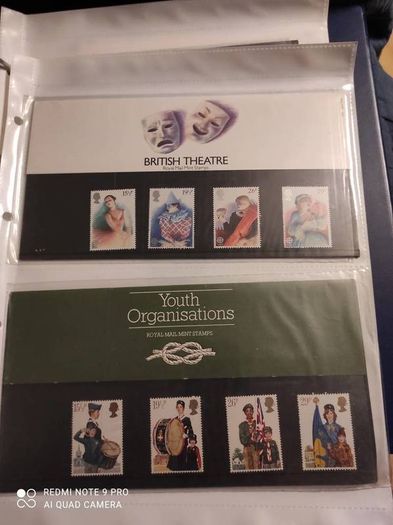Stamp album UK's Presentation packs x 100