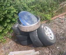 5 Jeep wheels + wheel cover