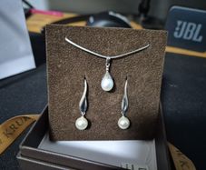Silver pedant and earrings with pearl