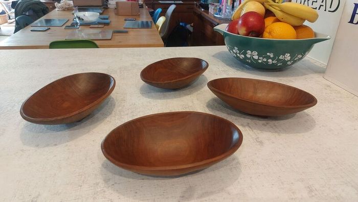 Lovely Set of Four Vintage Mid Century Modern Hand-Carved Wood Nibbles Bowls in Excellent Condition.
