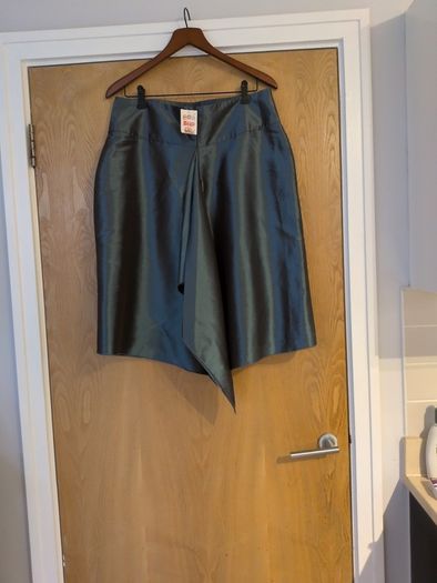 Sasha Shimmer Blue Lined  Skirt.   S.14.  B.N.W.T.