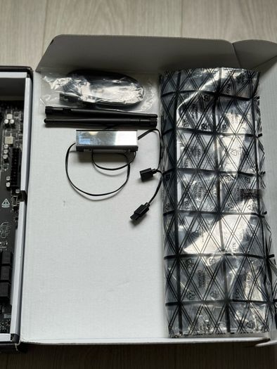 MSI MAG B550 TOMAHAWK MAX WIFI - Excellent Condition - Boxed with Invoice