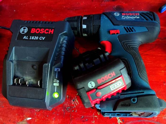 Bosch GSB 18-2-LI Plus Combi Drill + 4.0Ah Battery & Charger (Barely Used)