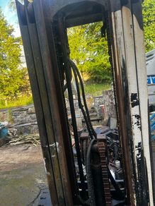 Mast from Hyster low 3 stage.