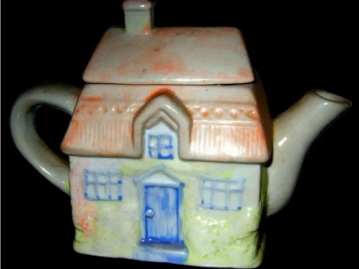 "The Cottages" Vintage Teapot Collection