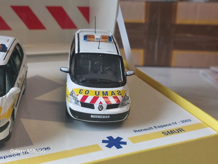 Universal Hobbies 1:43 Renault Espace French Emergency SMUR Set (3 Cars, Boxed)