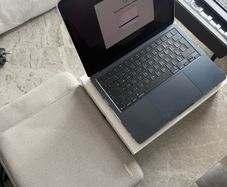 Macbook Air 2025 - 13 Inch - Like New