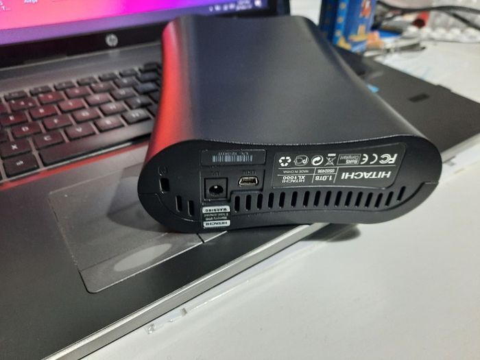 HITACHI 1000 GB hard drive for personal storage or Computer