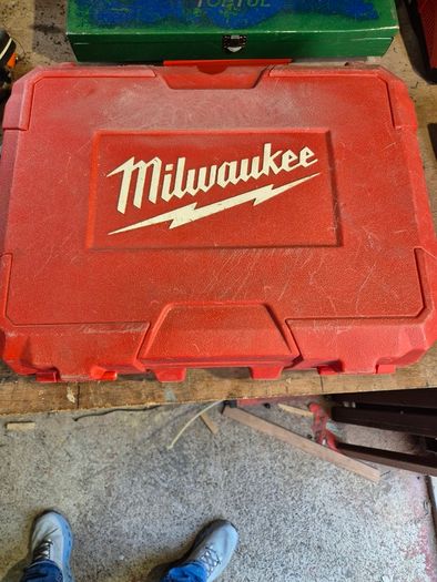 Milwaukee laser (green)