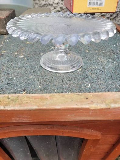 cake stand