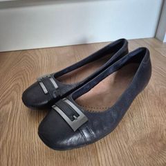 clarks dark navy, size 4E/5
