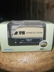 Oxford Diecast Commer Leon's Ice Cream 1.76 Scale