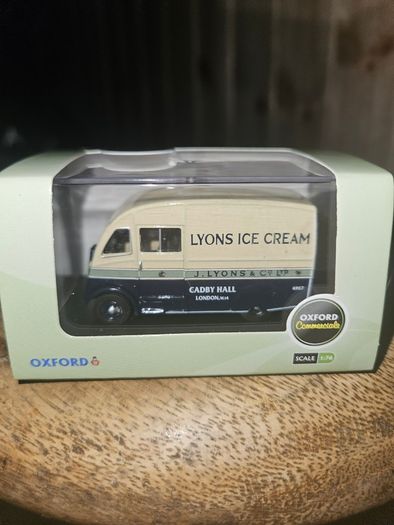 Oxford Diecast Commer Leon's Ice Cream 1.76 Scale