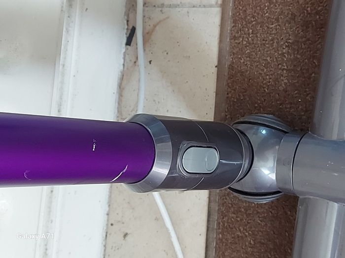DYSON V6 Animal, with charger and Accesorie, in excellent condition