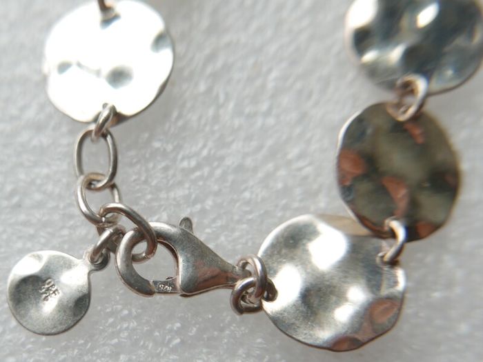 D&F 925 Sterling Silver Hammered Disc Bracelet
