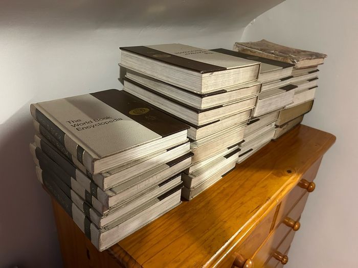 Full Encyclopaedia Set from 1979 - Mallow