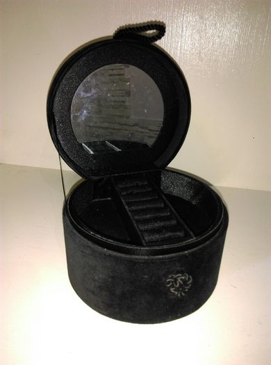 Velvet Round Jewellery Box