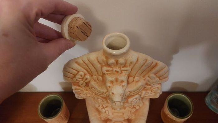 Fabulous Rare Collectable Vintage Aztec/Mayan/Mexican Ceramic Decanter and Five Matching Ceramic Shot Glasses in Excellent Condition - Perfect for a Home Bar or Man Cave, Bring on the Tequila!!!
