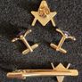 Masonic set, tie pin, lapel badge and cufflinks. Image 2