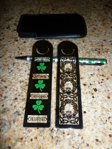 Book Mark x 2 & Pen Biro Set Celtic Claddagh Design New Immaculate.