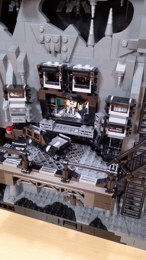 LEGO 76252 Batcave - Shadow Box