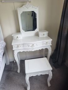 dressing table / vanity table and stool