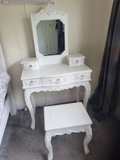 dressing table / vanity table and stool